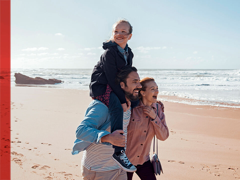 famille au bord de plage